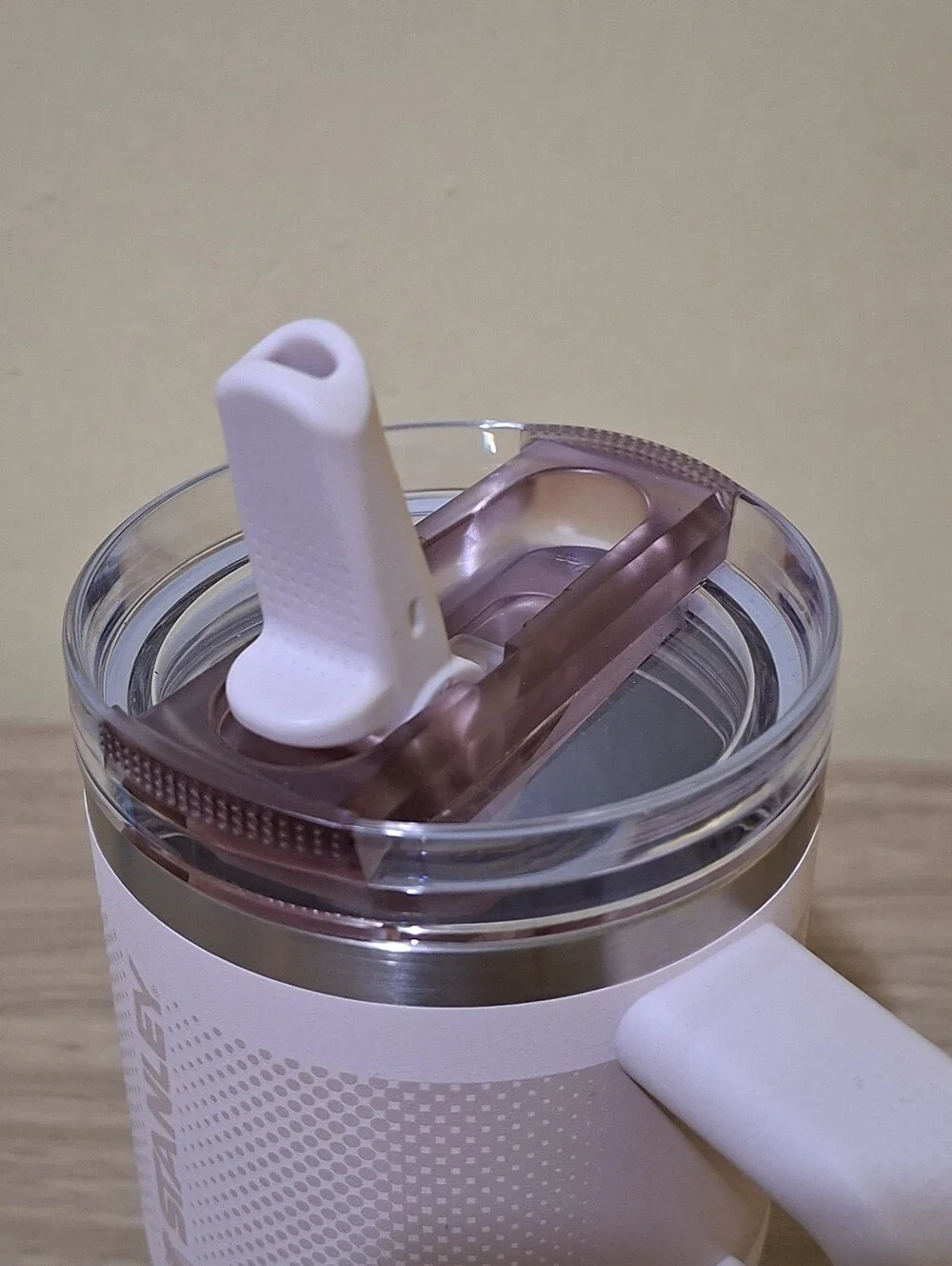 Stanley The Flip Straw Quencher ProTour Tumbler - 20 oz. - Rose Quartz Fade. NEW - Picture 3 of 3